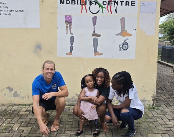 Nieuwe prothesen voor kinderen in Kenia