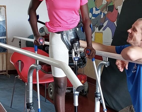 Nieuwe prothesen voor kinderen in Kenia