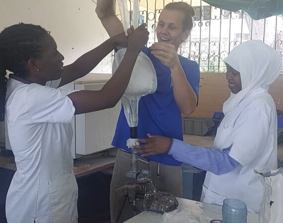 Nieuwe prothesen voor kinderen in Kenia