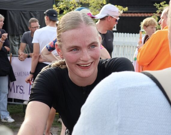 Rikst volbrengt 1/8e triatlon met een bovenbeenprothese