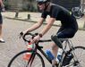 Rikst volbrengt 1/8e triatlon met een bovenbeenprothese