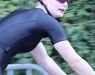 Rikst volbrengt 1/8e triatlon met een bovenbeenprothese